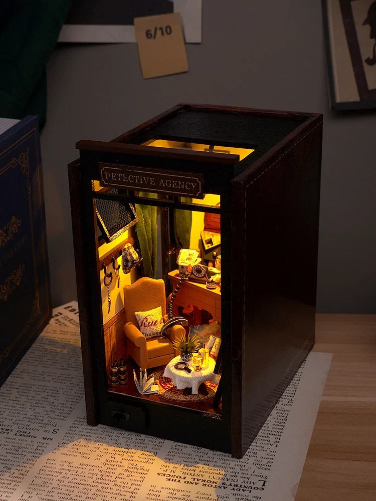 Great Detective Diary DIY Book Nook Kit — box and pieces
