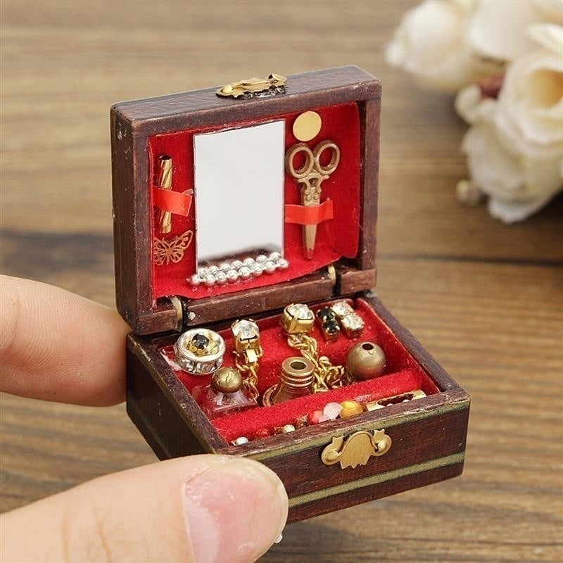 Dollhouse Jewellery Box 1:12 — box and pieces