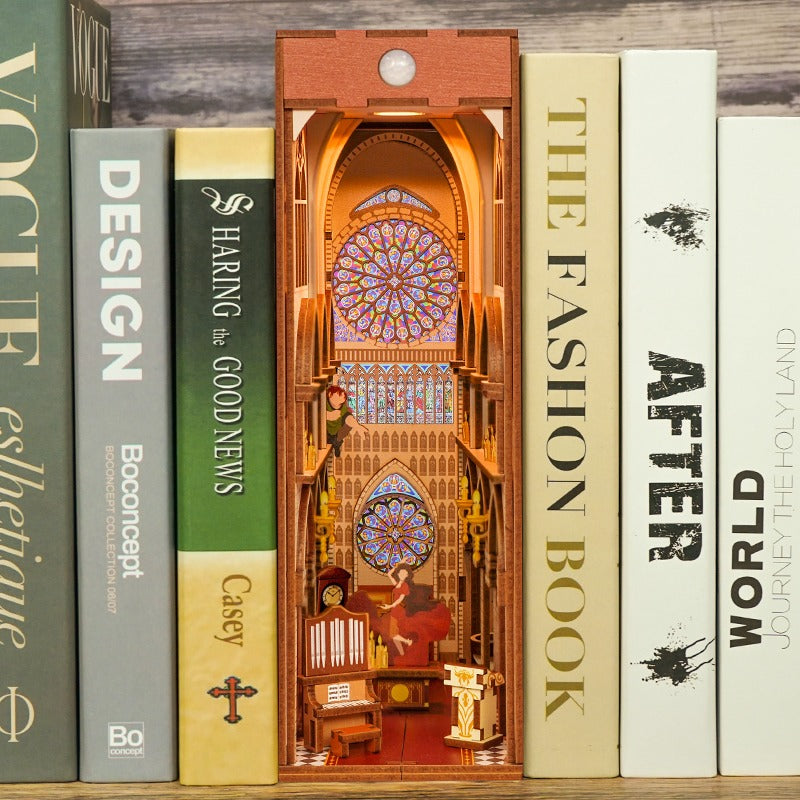 Notre Dame De Paris DIY Book Nook Kit — scene view