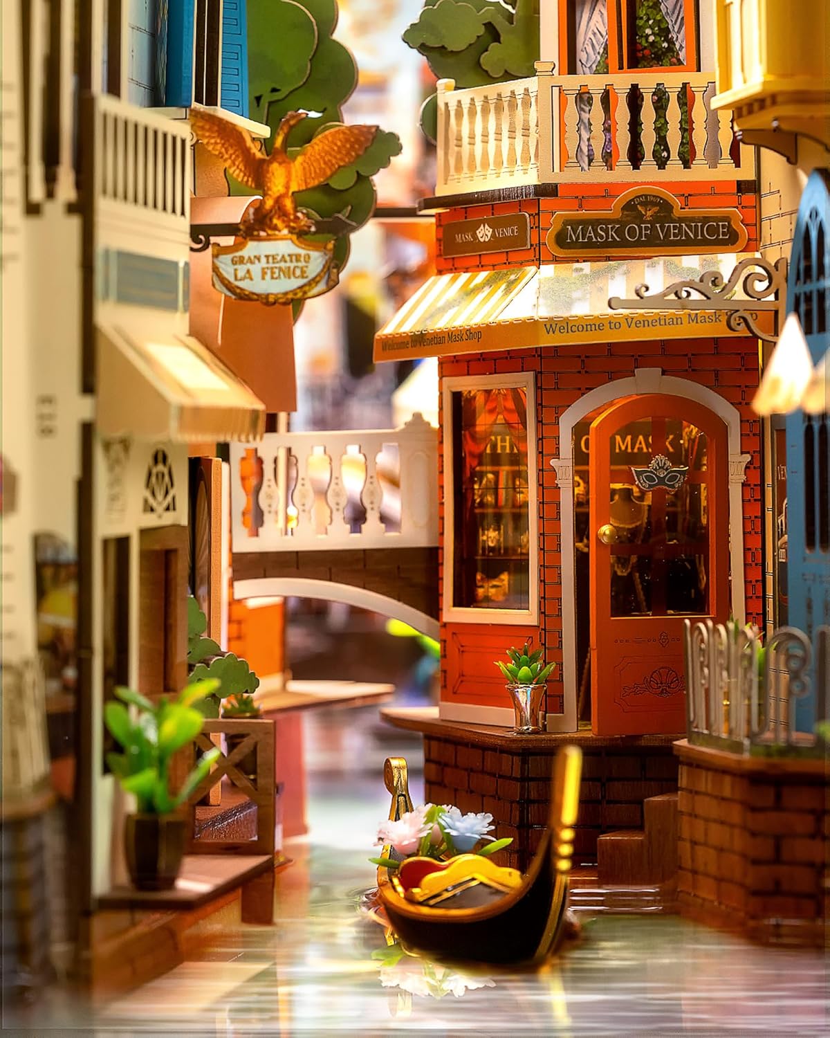 Robotime Romantic Venice Book Nook Kit — detalied side view