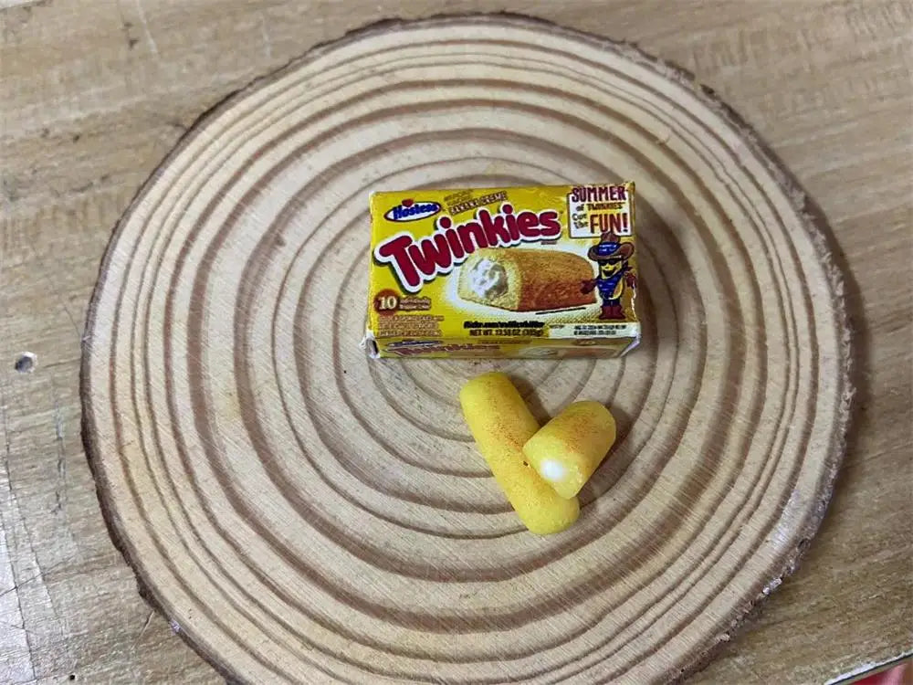 Scale Hostes Cakes Miniature Accessory — box and pieces