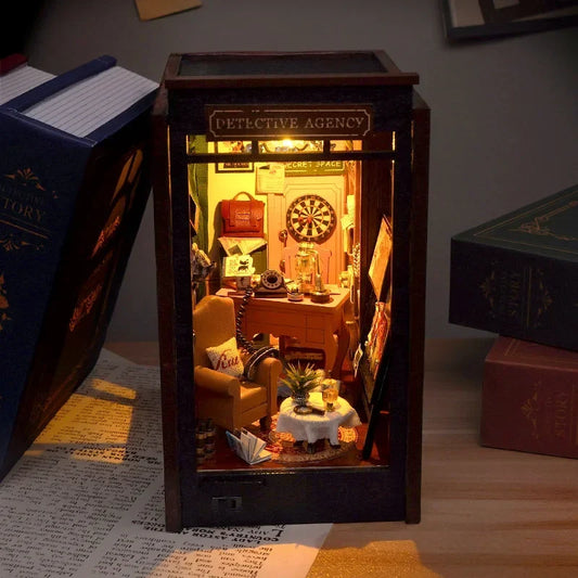 Great Detective Diary DIY Book Nook Kit — main view