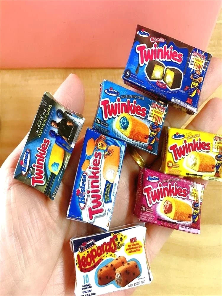 Scale Hostes Cakes Miniature Accessory — open display view