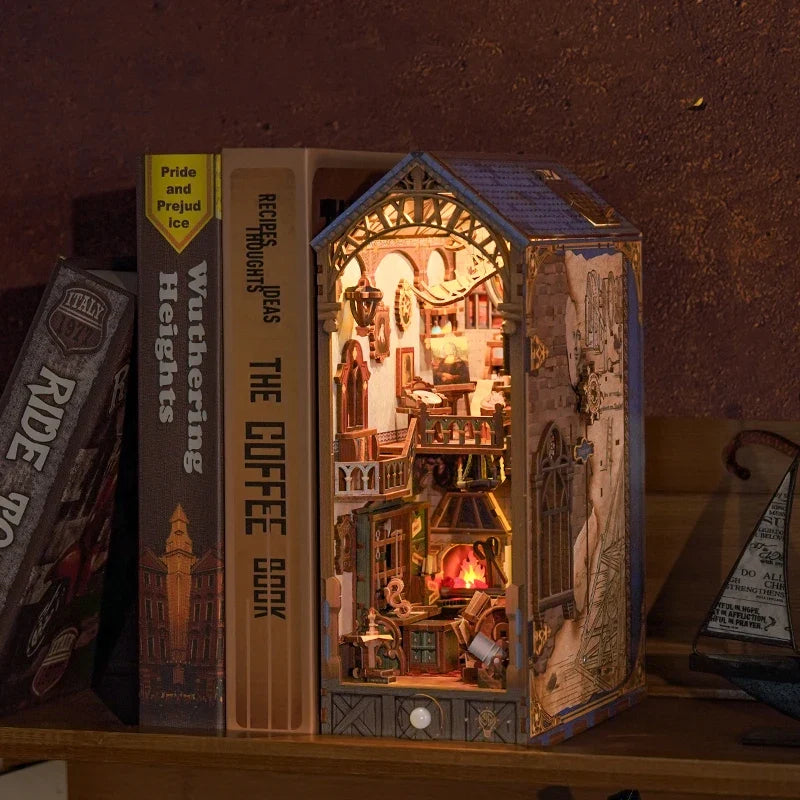 DaVinci Smart Book Nook Kit with Sensor Light — angled close-up