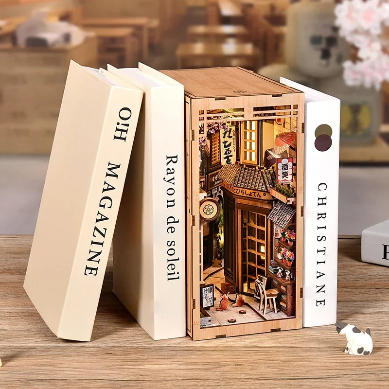 The Alley Waiting For The Cat Book Nook Kit — detalied side view
